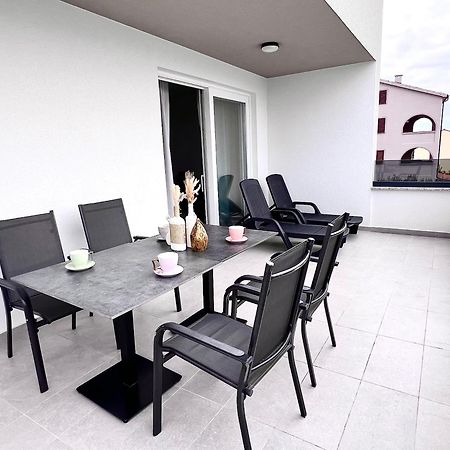 Boutique Hotel Ivy'Z Novalja Kültér fotó